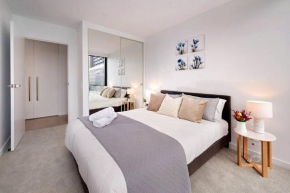Chic 1BR1B w BBQ, GYM, walk to Box Hill Central